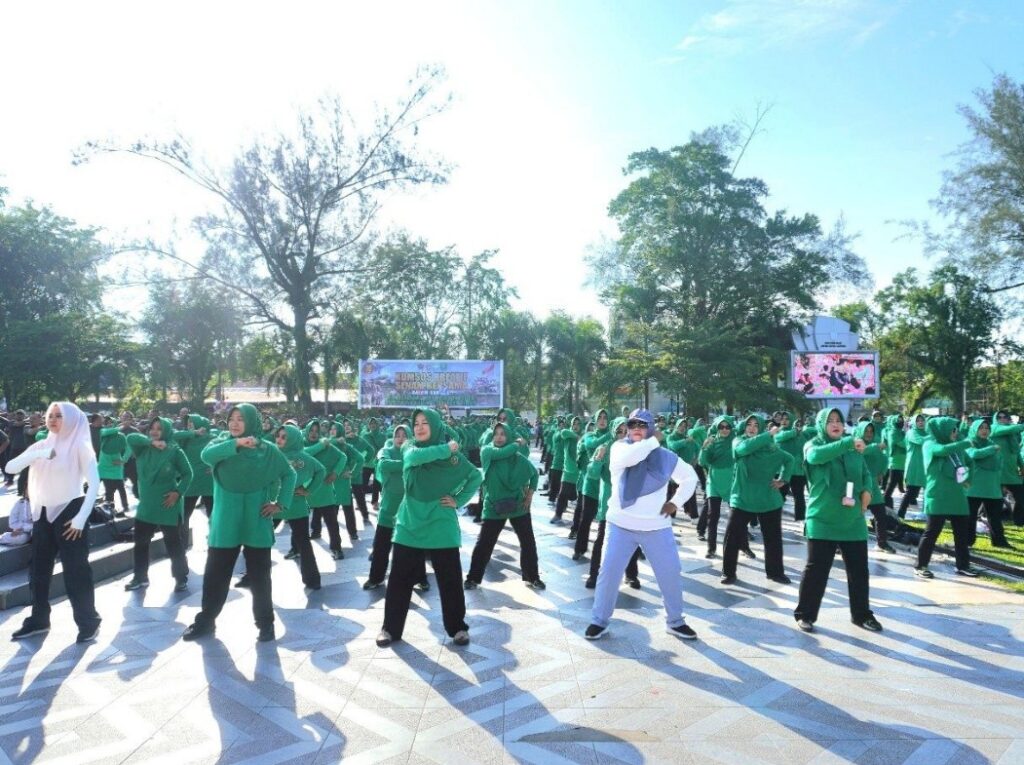 Senam Sehat HUT TNI ke-80 di Langsa, PT CMN Anak Usaha Holding Perkebunan Nusantara Hadirkan Edukasi Kesehatan