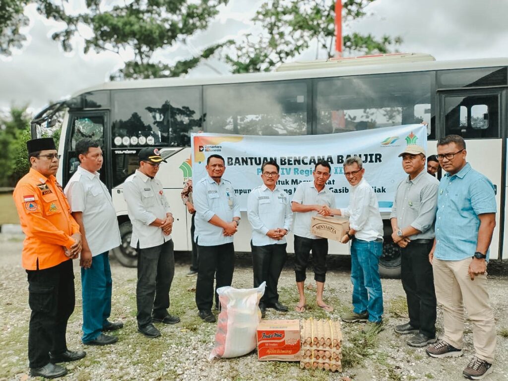 Holding Perkebunan Nusantara melalui PTPN IV PalmCo Regional III Salurkan 1,5 Ton Bantuan untuk Korban Banjir di Siak