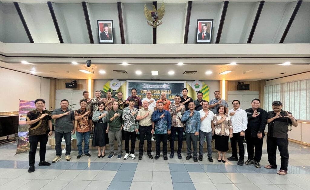 Holding Perkebunan Nusantara melalui PTPN IV Regional V Bahas Hilirisasi Ayam Terintegrasi Bersama DPRD Landak