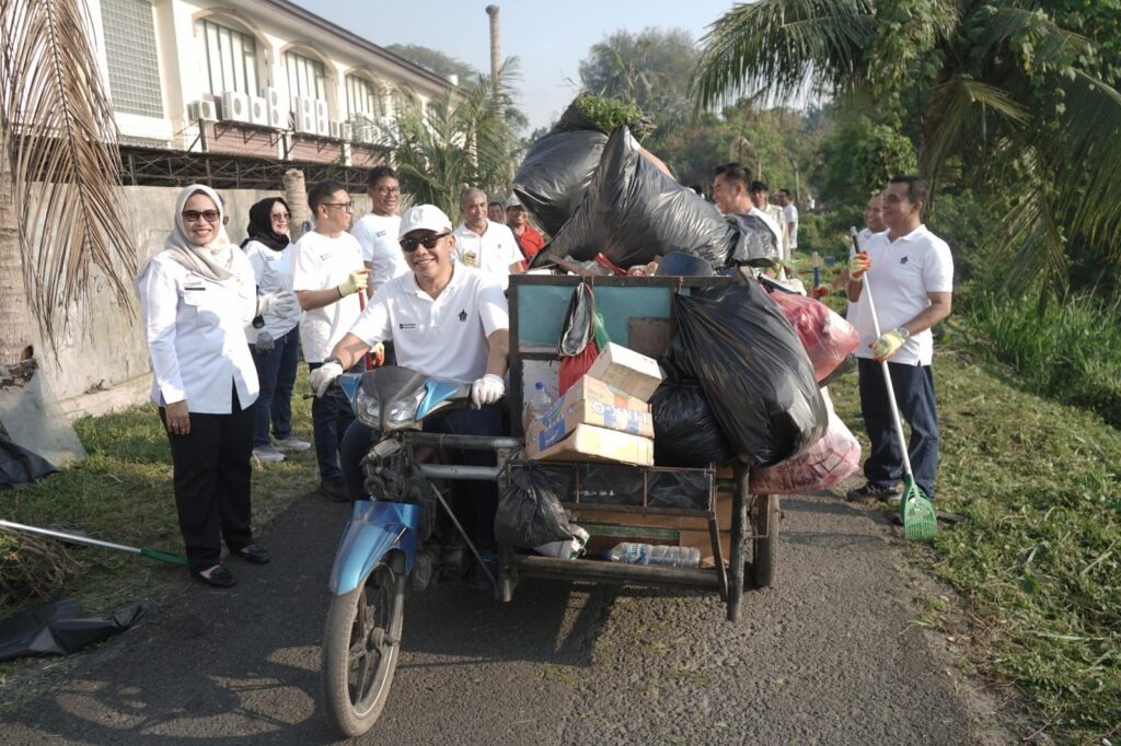 Aksi Bersih Lingkungan PalmCo, Wujud Komitmen Holding Perkebunan Nusantara Menuju Indonesia Asri