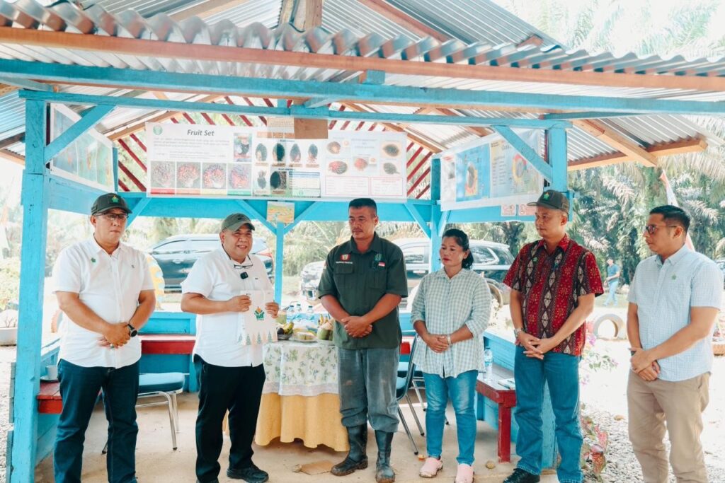 Holding Perkebunan Nusantara Salurkan Bantuan kepada Karyawan PTPN IV Regional III Korban Teror Pembakaran di Riau