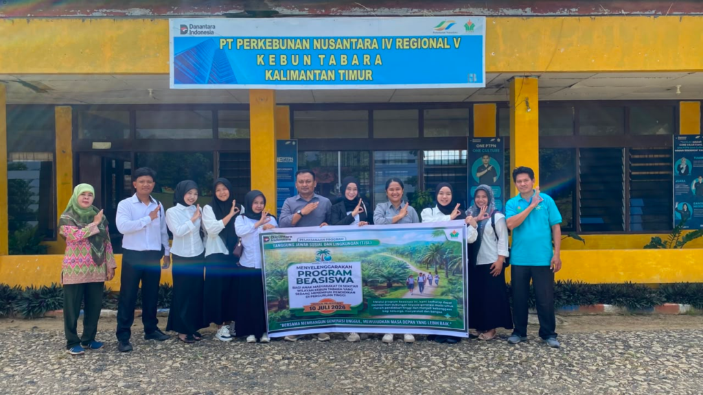 Holding Perkebunan Nusantara melalui PTPN IV Regional V Salurkan Beasiswa TJSL bagi Mahasiswa Berprestasi di Kalimantan Timur
