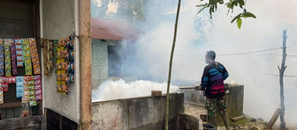 Peduli Kesehatan Lingkungan, PTPN Group melalui Unit Riset Sungei Putih PT RPN Berkolaborasi Lakukan Fogging