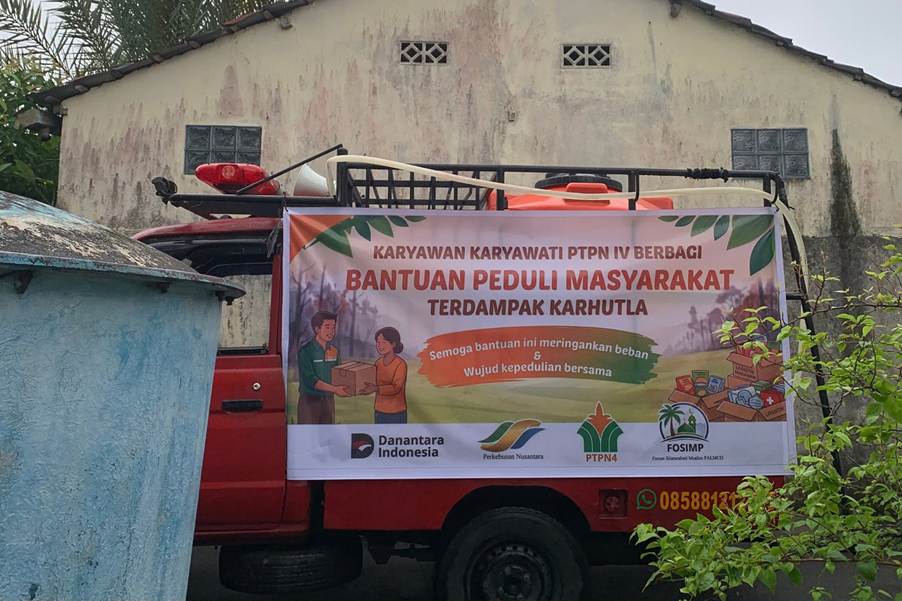 Wujud Kepedulian PTPN Group, Karyawan PalmCo Bantu Warga Terdampak Karhutla di Kalimantan